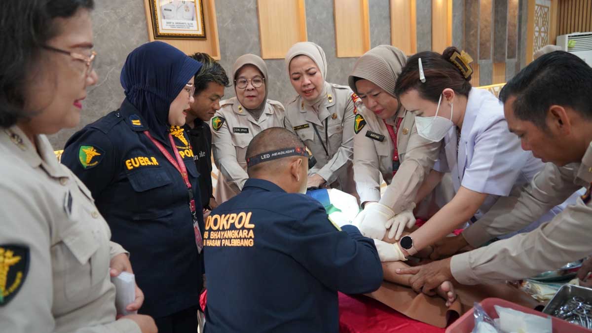 Antara Takut dan Tawa: Kisah Anak-Anak di Khitanan Massal HUT Korpri Ke-54