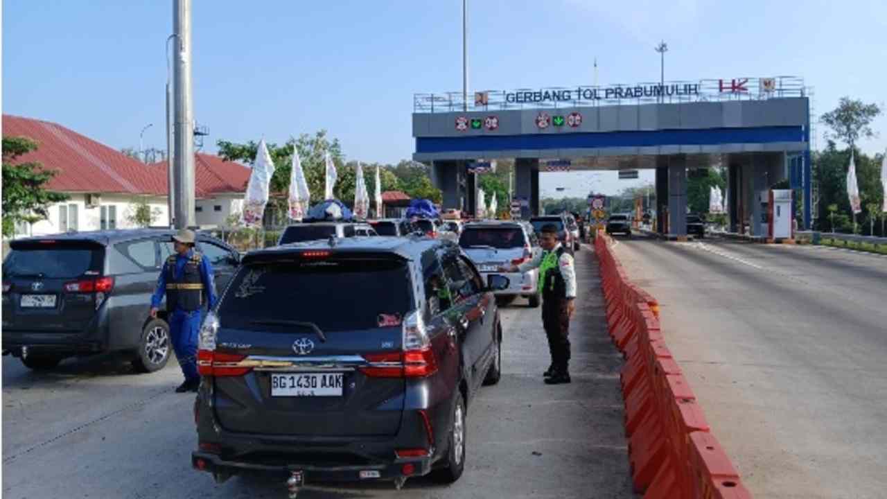 Lonjakan Trafik Mudik, 153 Ribu Kendaraan Padati Jalan Tol Trans Sumatera