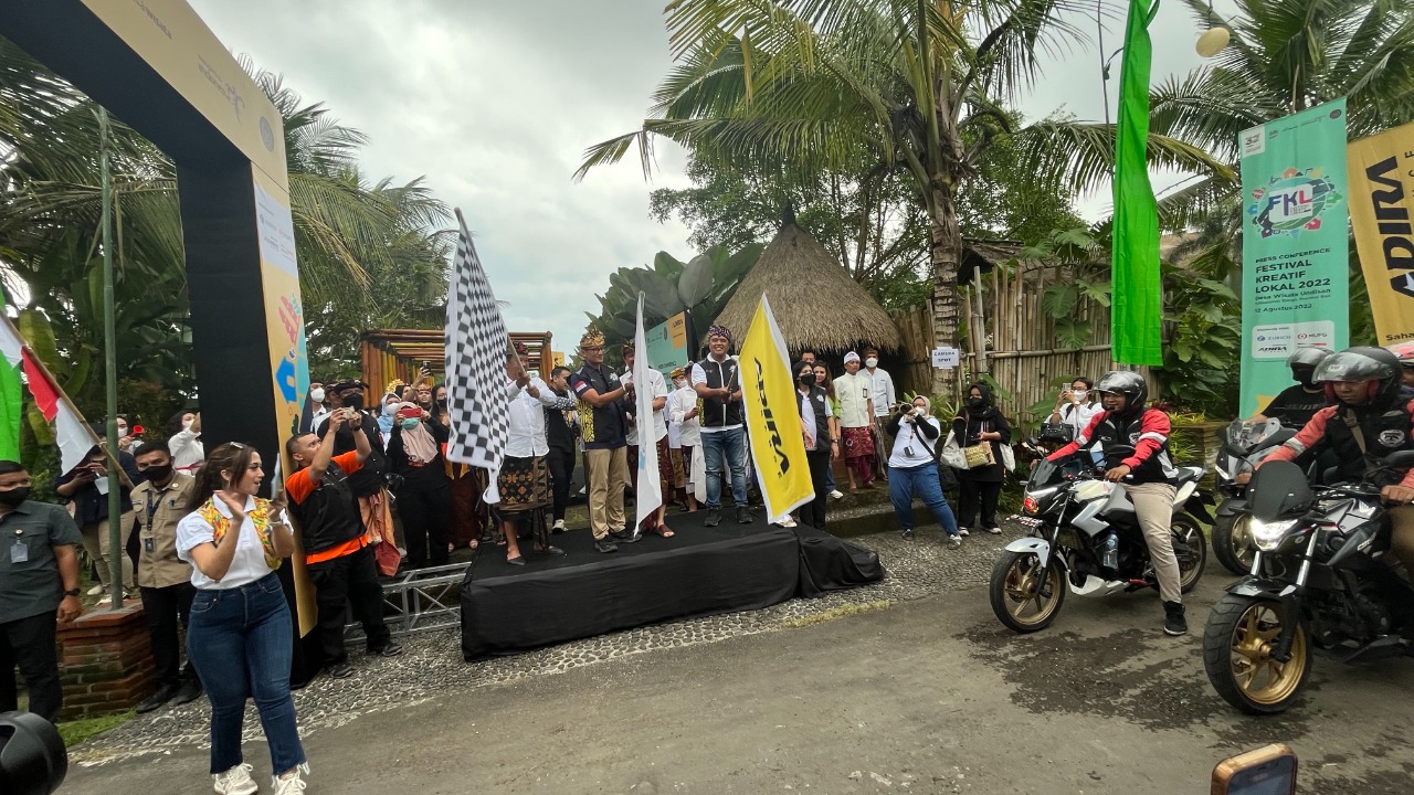 Adira Finance Ajak Komunitas Motor ke Desa Wisata Ramah Berkendara 
