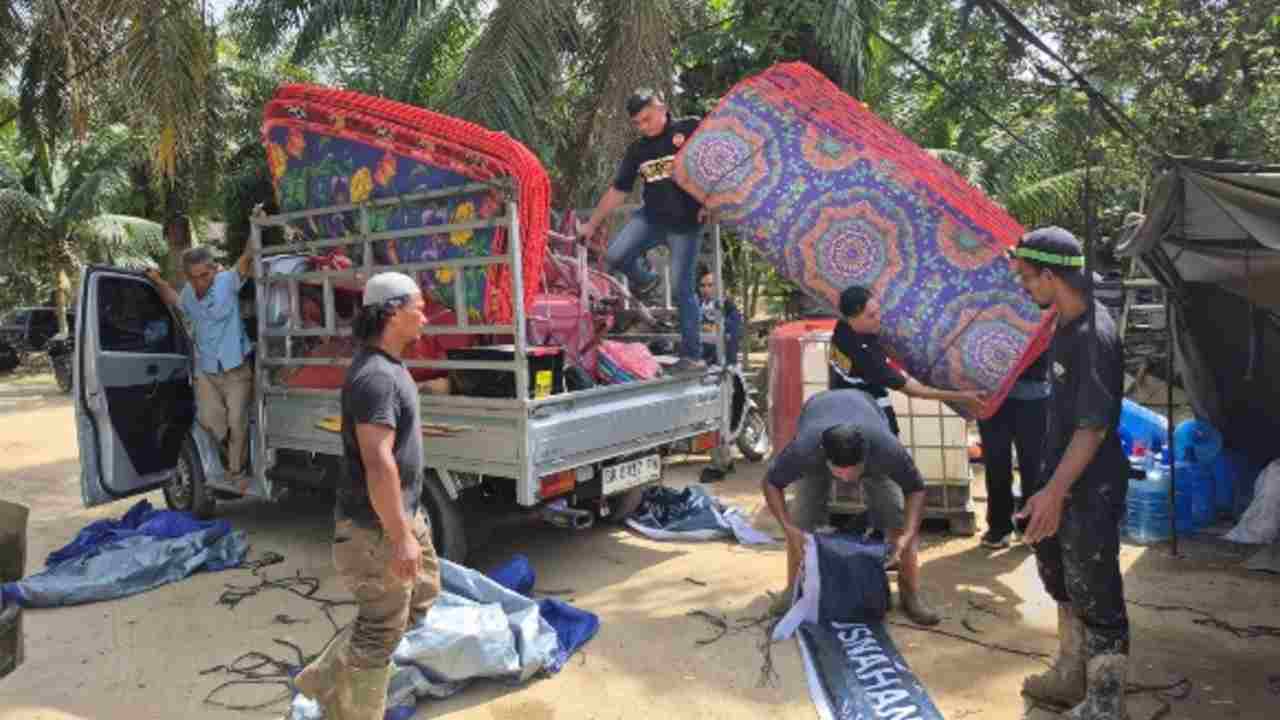 Tim Bea Cukai Peduli Hadir di Kampung Terparah Terdampak Bencana Banjir, Salurkan Bantuan Kemanusiaan