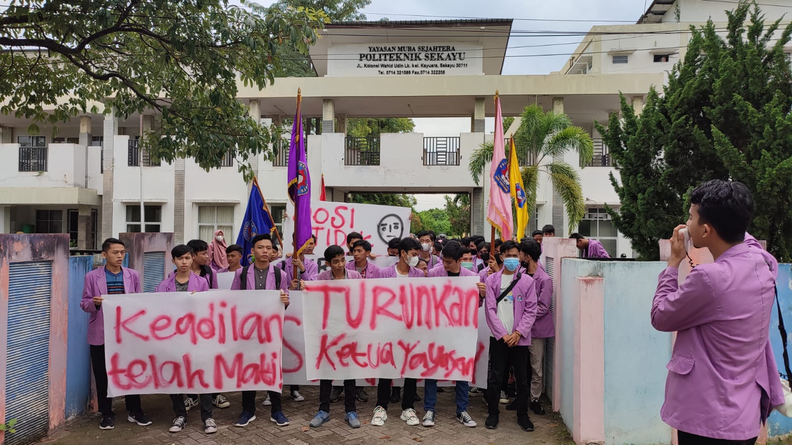 Ketua Yayasan Menghilang, Mahasiswa Blokir Sejumlah Gedung Poltek Sekayu