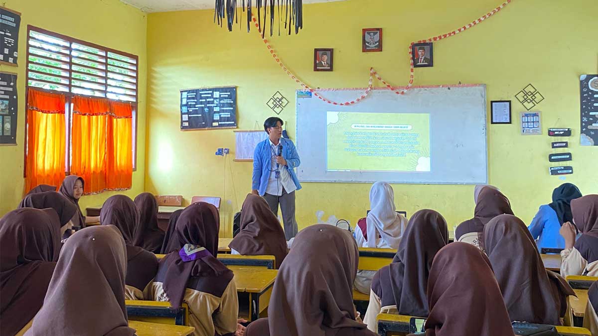 Pelatihan Public Speaking di SMP 02 Air Kumbang: Meningkatkan Kepercayaan Diri Siswa