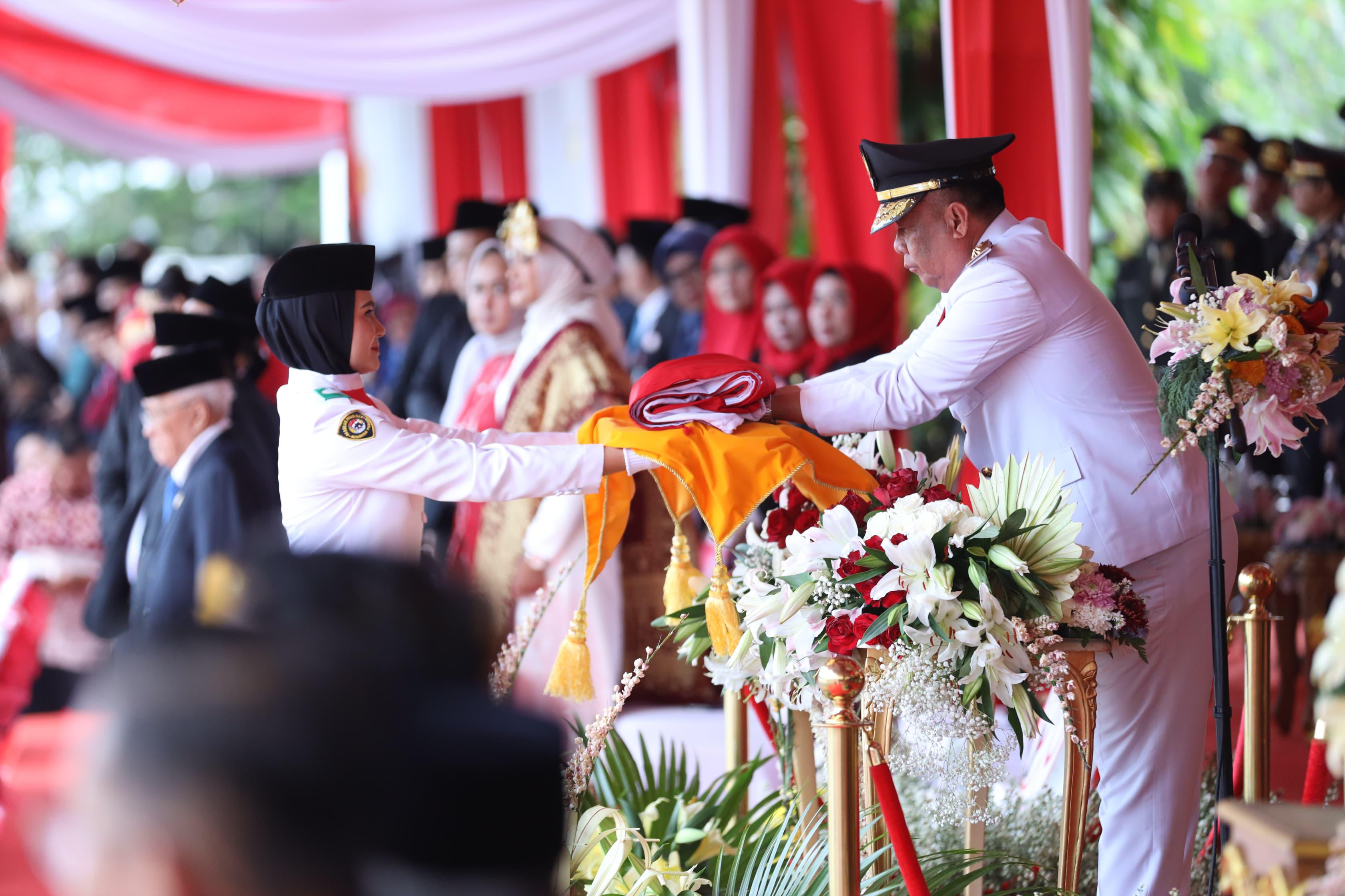 Pesan Wagub Cik Ujang di Momen Upacara Penurunan Bendera HUT RI ke-80