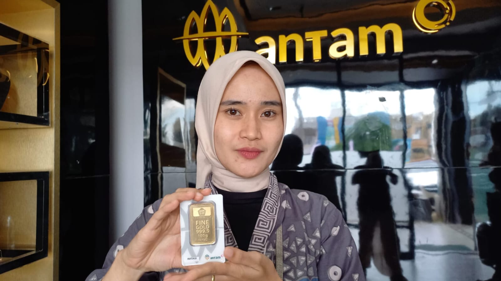 Update Harga Emas di Pegadaian 14 November 2024, UBS dan Antam Kompak Turun 