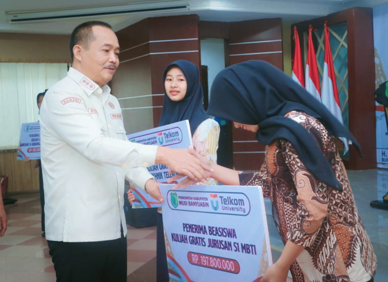 Lepas Puluhan Mahasiswa Penerima Beasiswa Universitas Telkom Bandung, Wabup Muba Beri Pesan Begini