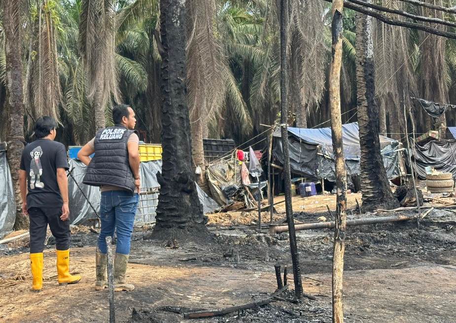 Dapat Laporan Adanya Sumur Minyak Ilegal Kembali Terbakar, Polsek Keluang Terjun ke Lokasi