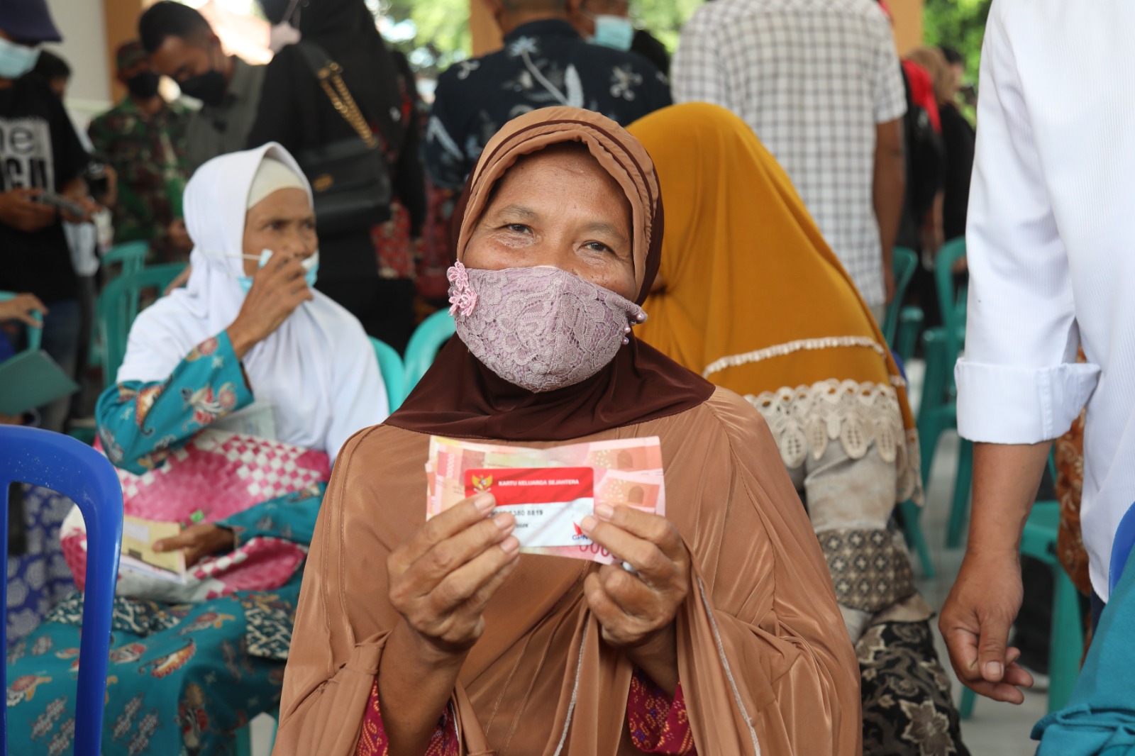 Cair Sebelum Ramadhan! 4 Bansos Selain PKH BPNT Ini Wajib Kamu Tunggu  Jadwal pencairannya, Intip Daftarnya