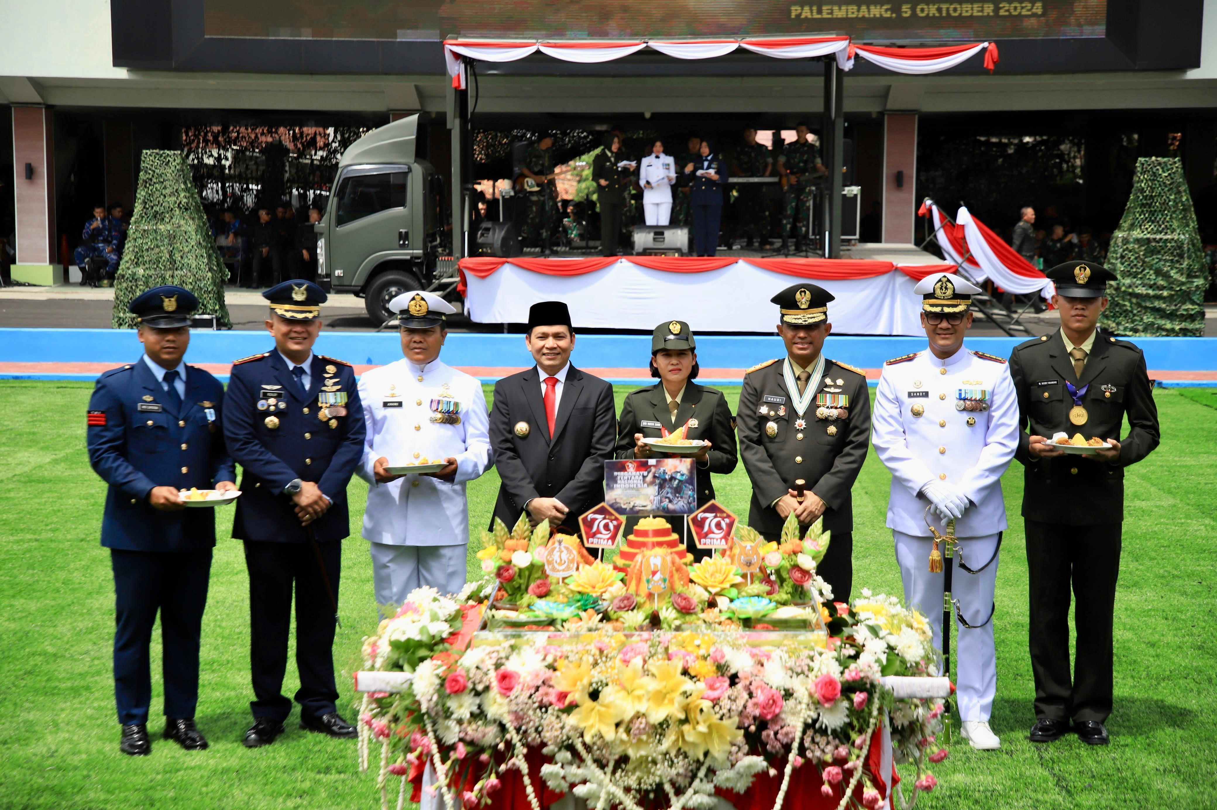 Hadiri HUT Ke-79 TNI Elen Setiadi Sangat Banga Dengan Parade Pelindung Rakyat