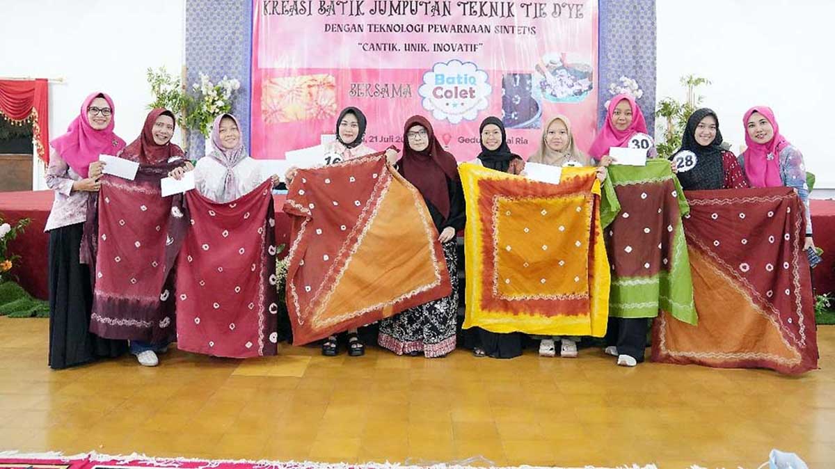 Mengikat Warna, Merangkai Kreativitas: Potret Semangat PWP Kilang Pertamina Plaju dalam Kreasi Batik Jumputan