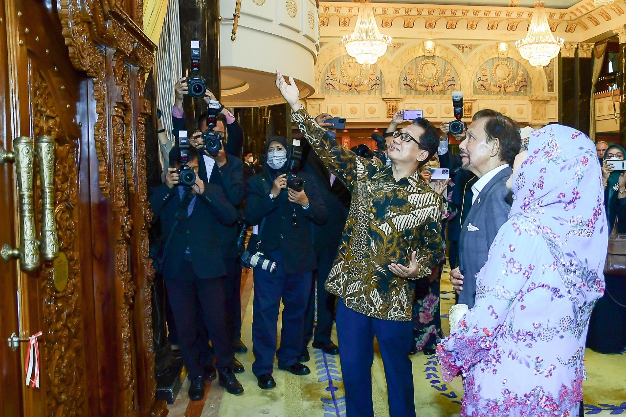 Gebyok Berukir Jawa Klasik Jadi Hadiah Spesial Buat Sultan Brunei Darussalam