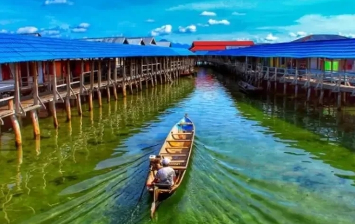 Desa Unik di Kalimantan Timur, Kehidupan Warganya Selalu Diatas Air, Ternyata Ini Alasannya!
