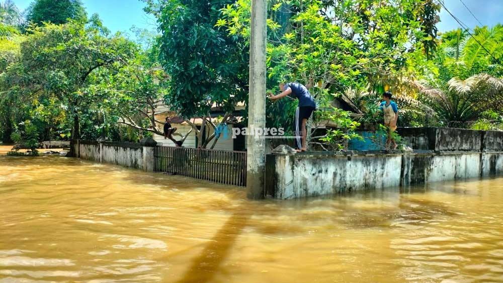 Banjir di Lubuklinggau, Suparti: Harta Benda Saya Habis Pak Terendam Banjir