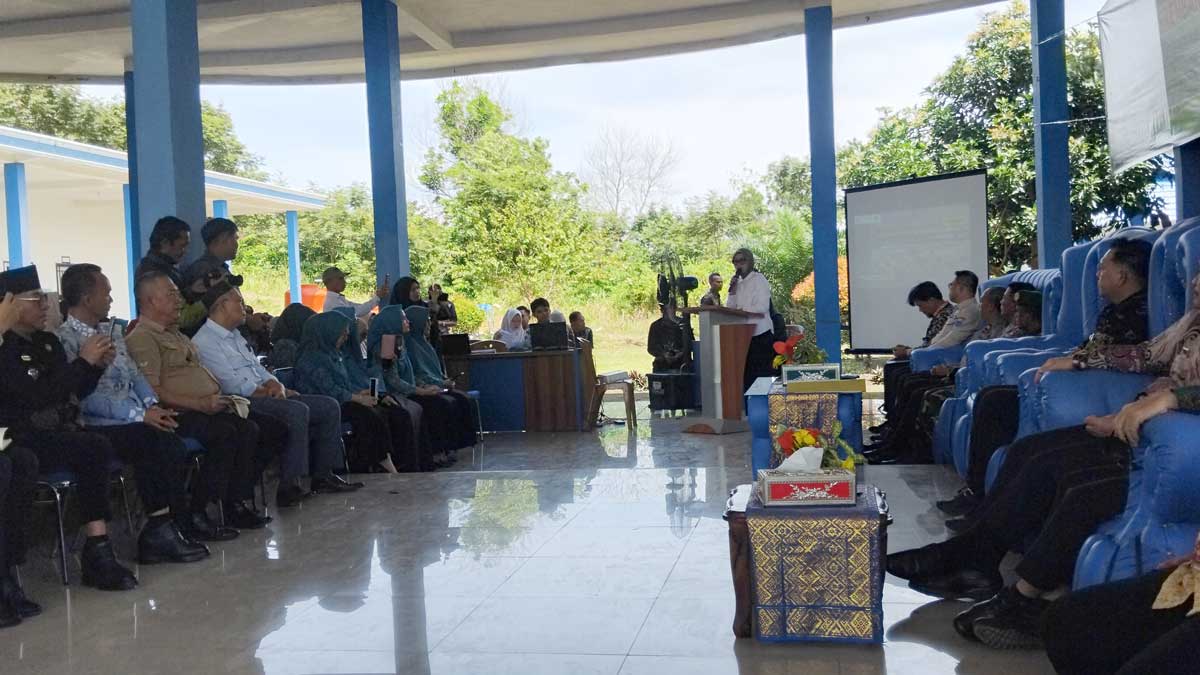 Wabup Lahat Widia Ningsih Tegaskan Kades: Jangan Sampai Warga Mampu Masuk Data Miskin