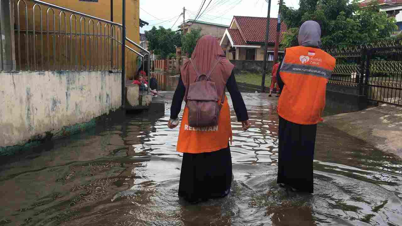 Datangi Warga Terdampak Banjir di Palembang, Ini yang Dilakukan Relawan Rumah Zakat