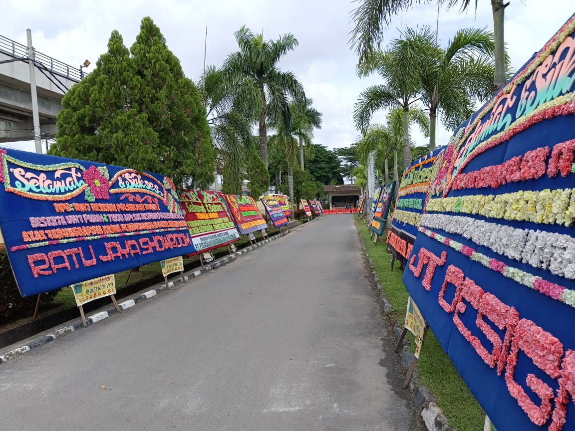 Banyak Berhasil Ungkap Kasus, Polrestabes Palembang Dibanjiri Papan Bunga