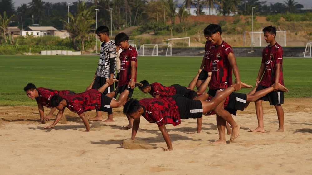 Nova Arianto Genjot Punggawa Timnas Indonesia U17, TC di Bali Fokus Latihan Fisik Pemain