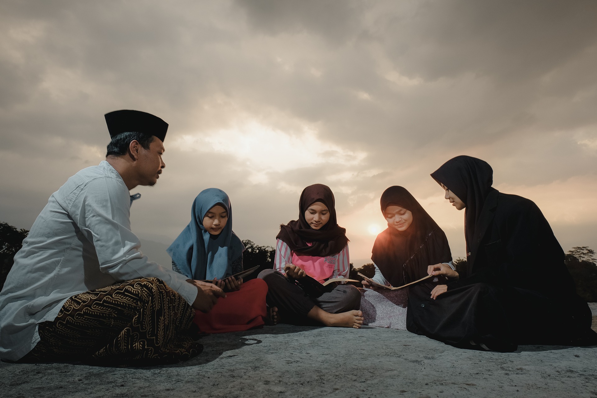 Bukan dari Aceh! Inilah 10 Daerah Muslim Terbesar di Indonesia, Daerah ini Ternyata Juaranya!
