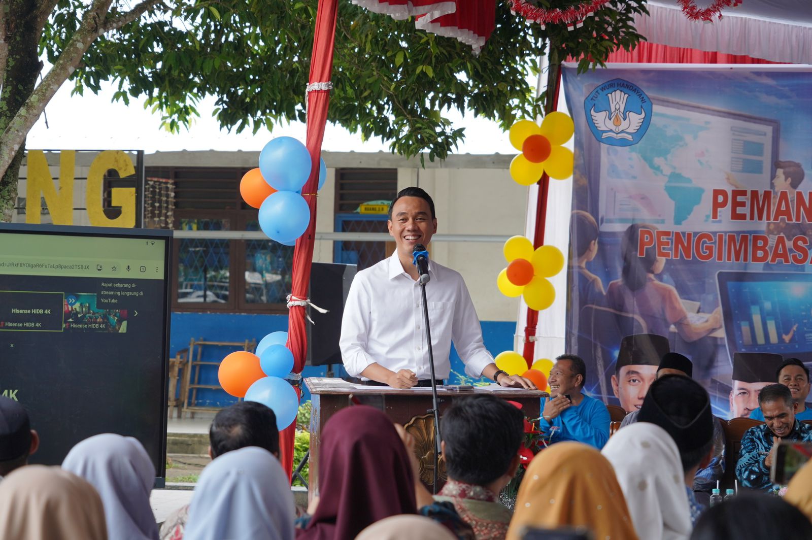 HEBAT! 951 Sekolah di OKI Beralih ke Digital, Smart Board dan Internet Satelit Jangkau Pelosok