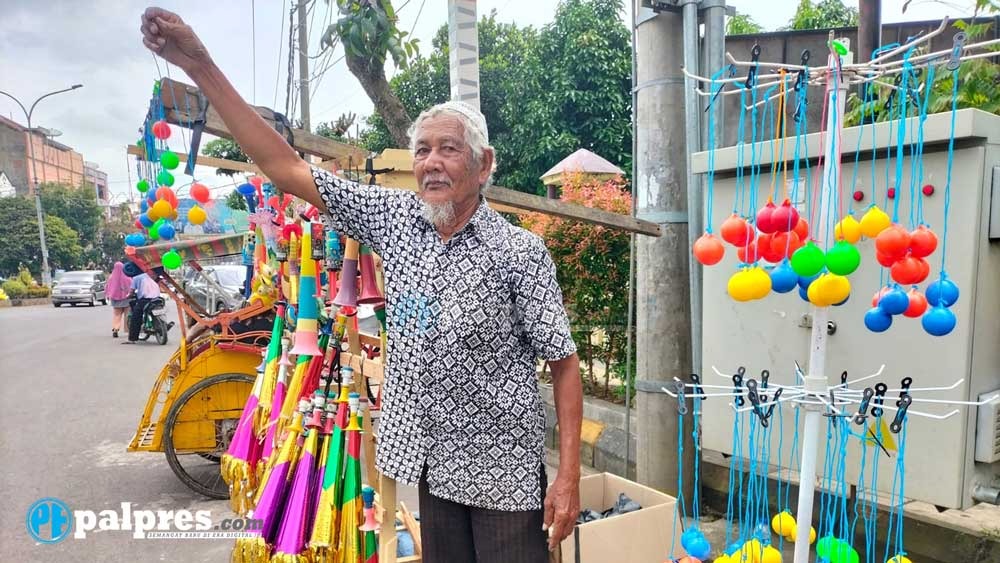 Lato-Lato Permainan yang Kalahkan Trompet Tahun Baru