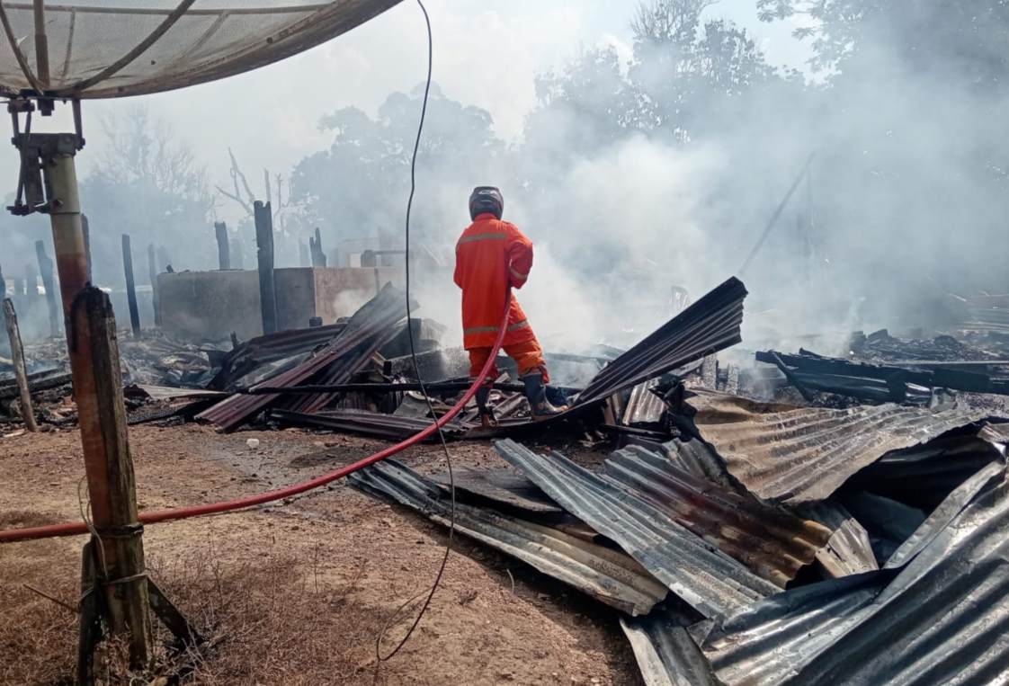 Si Jago Merah Amuk 4 Rumah Warga di Kecamatan Keluang, Kerugian Capai Miliaran Rupiah