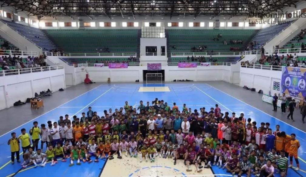 Asisten III Buka Turnamen Futsal Piala Wali Kota Antar Pelajar Bumi Silampari