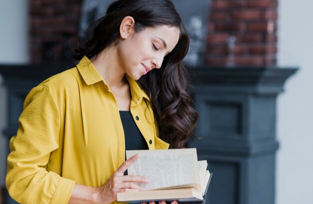 INTELEKTUAL BANGET! Daftar 6 Zodiak yang Gemar Membaca, Nomor 4 Dikenal Pendiam, Zodiakmu?