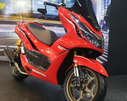 Seperti Janda Pirang, Tampilan Warna Baru New Honda PCX 160 Merah Merona