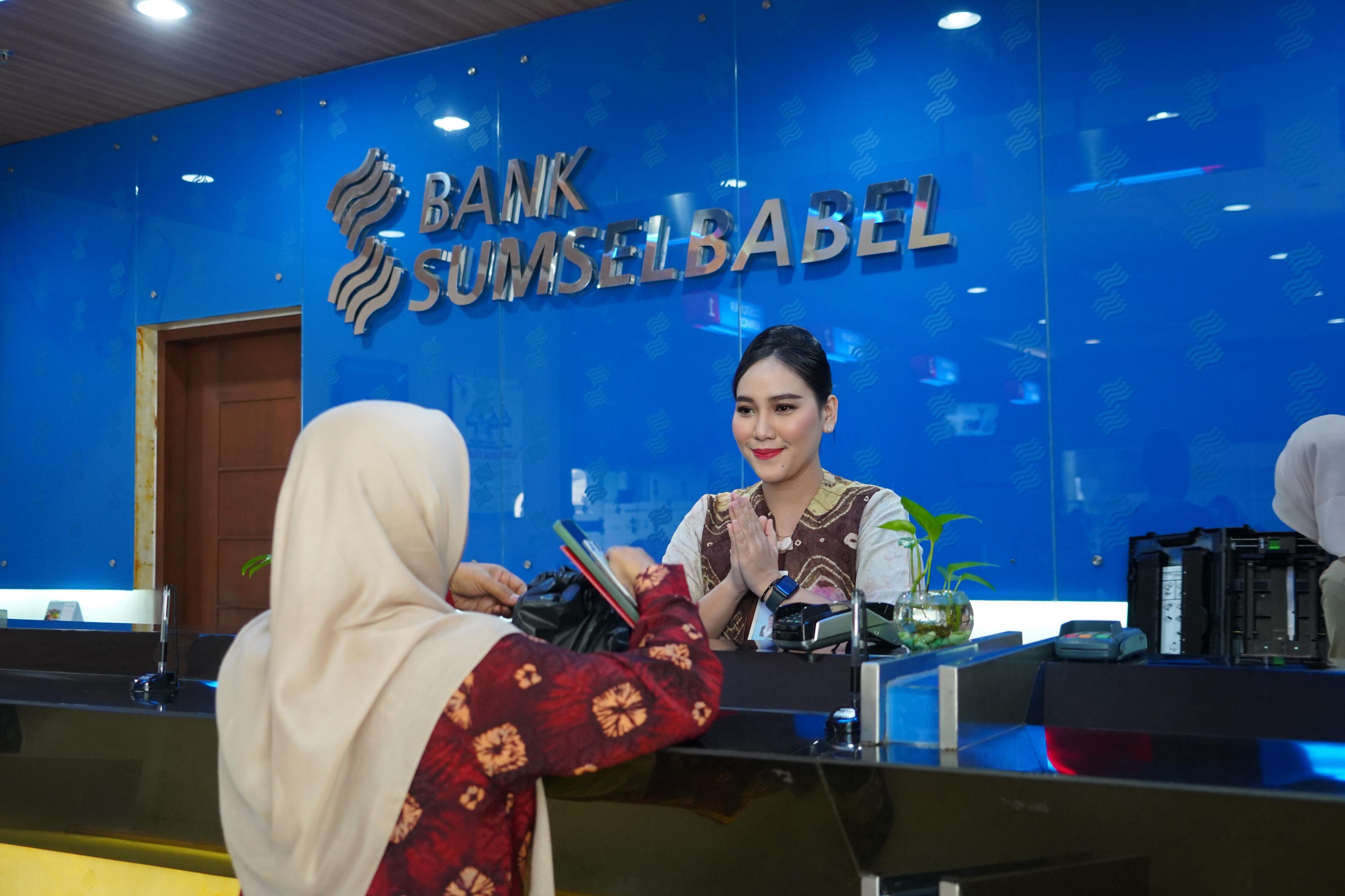 Lestarikan Kearifan Lokal, Bank Sumsel Babel Gunakan Kain Jumputan dan Kain Cual untuk Seragam Karyawan