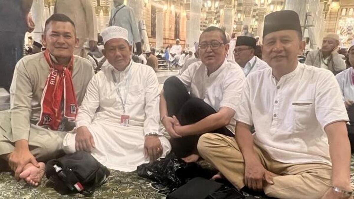 Mantan Kapolda Sumsel Sedekah Pempek King untuk Jemaah Haji di Madinah