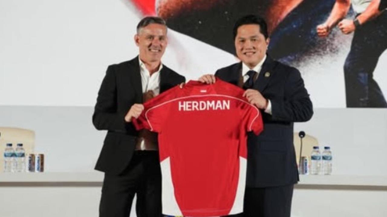 Resmi Diperkenalkan, John Herdman Janji Bawa ‘Garuda Terbang Tinggi’