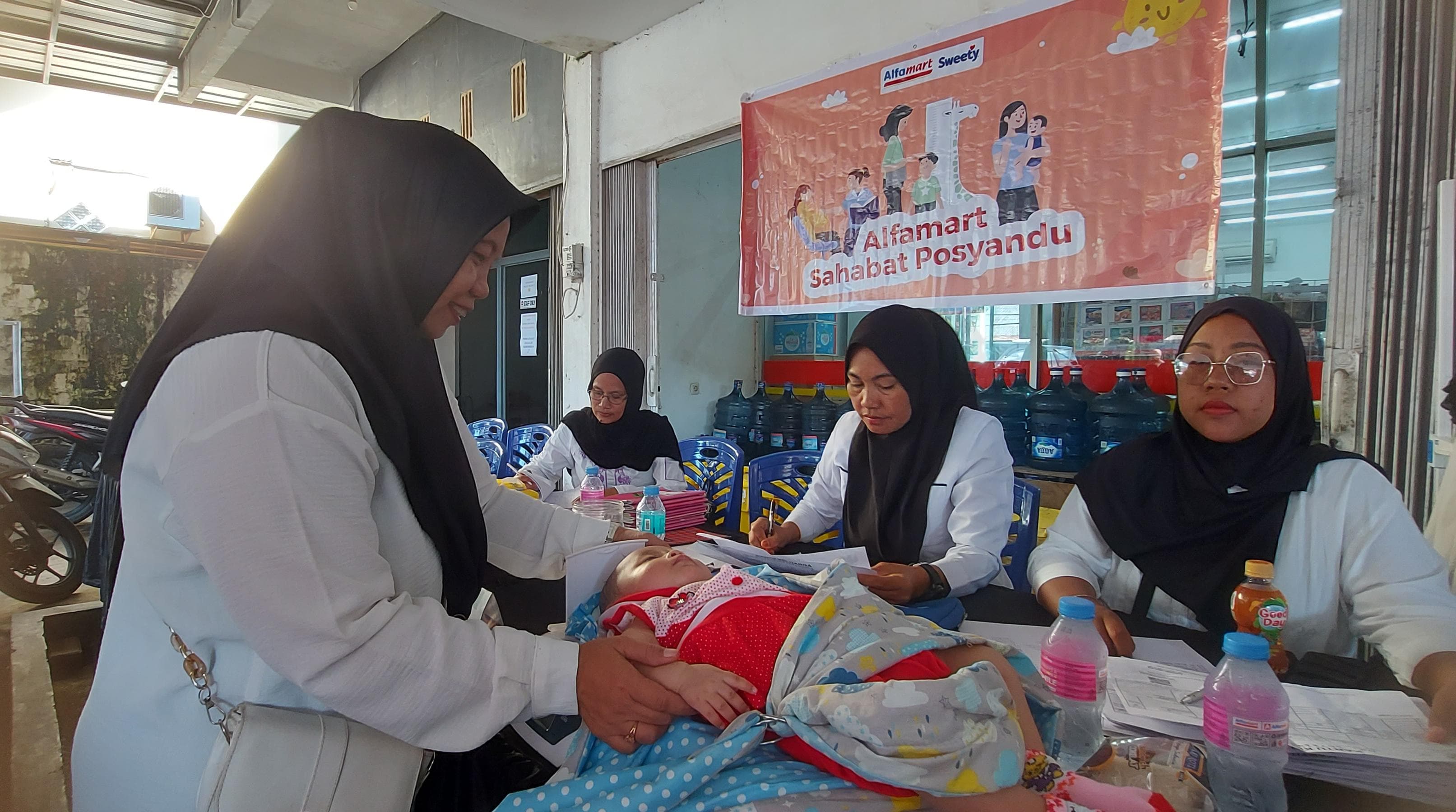 Alfamart Sahabat Posyandu Bersama Sweety, Membantu 10.000 Ibu Wujudkan Tumbuh Kembang Balita yang Optimal