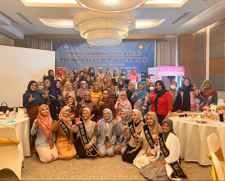 Menuju London Fashion Week 2022, Wardah Gelar Skincare Education Hingga Tutorial Hijab 