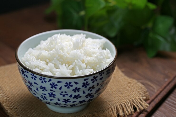 Perbedaan Nasi Dingin dan Nasi Panas, Mana yang Lebih Baik Dikonsumsi untuk Orang Diet dan Penderita Diabetes?