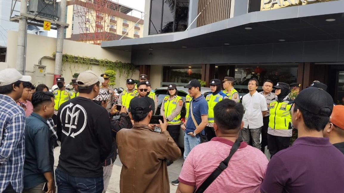 Sat Pol PP Pantau Hotel Parkside Palembang Usai Digembok Massa, Pengamanan Masih Longgar
