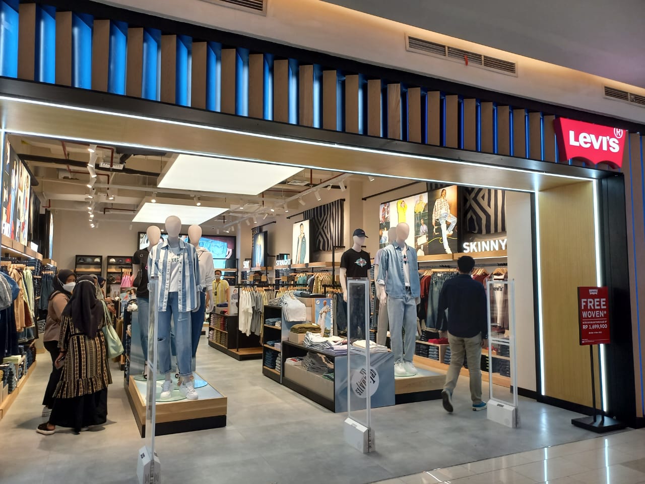 Levi’s® Store di Palembang Icon Hadir Dengan Konsep Baru yang Lebih Menarik