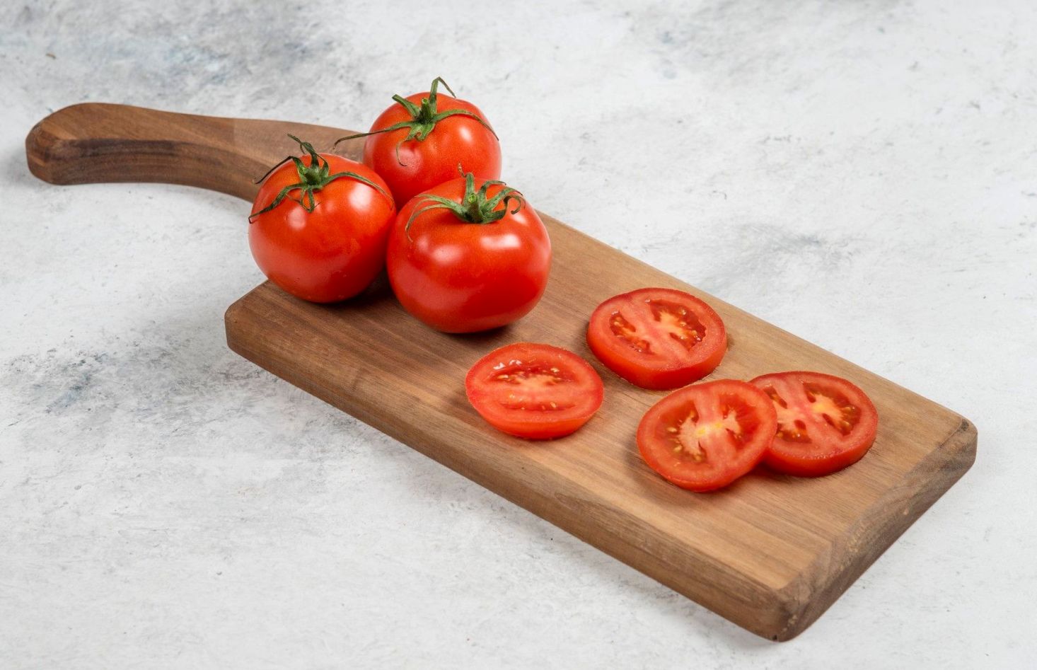 Wajah Terlihat Cantik Badan Pun Tampak Sehat! Inilah 5 Manfaat Tomat yang Jarang Diketahui