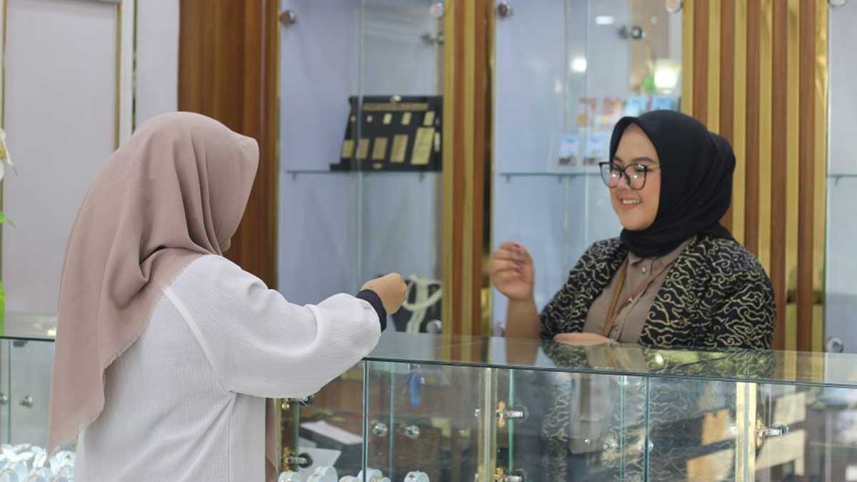 Harga Emas di Pegadaian Hari Ini 13 April 2025 Masih Naik, Antam dan Galeri 24 Menguat, UBS Stabil