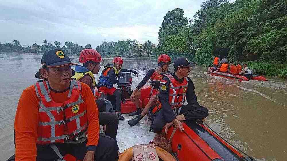 Unit Siaga SAR OKUT Sisir Sungai Komering Cari Adika