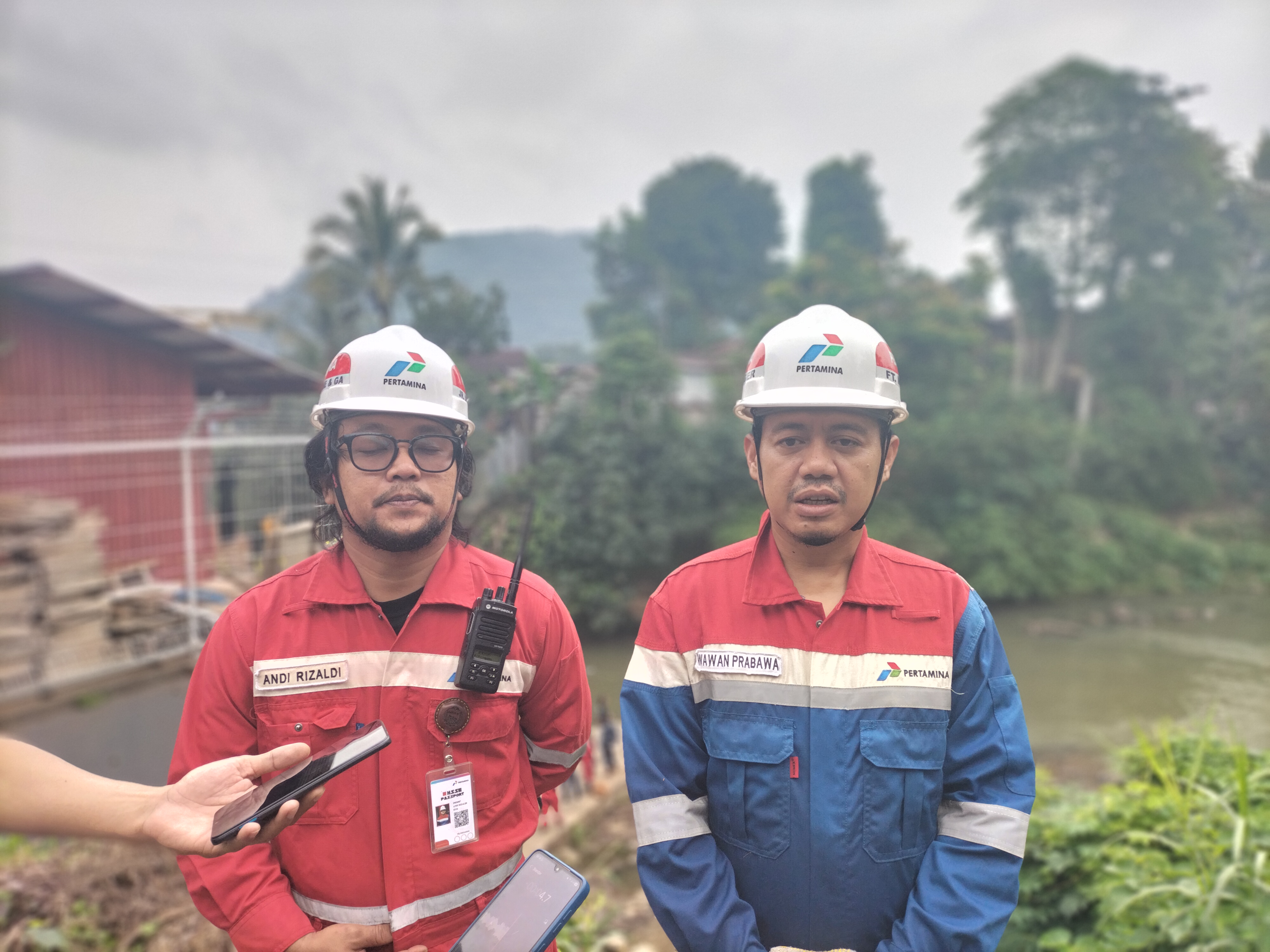 Pemkot dan Pertamina Evakuasi 1 Ton Sampah di Bantaran Sungai Kelingi