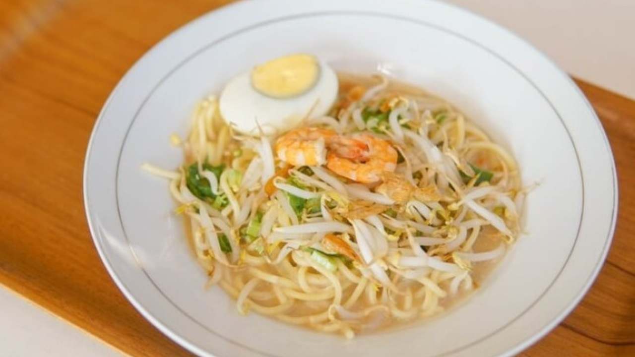 Lupakan Menu Biasa, Mie Celor Ini Siap Jadi Bintang Saat Berbuka!
