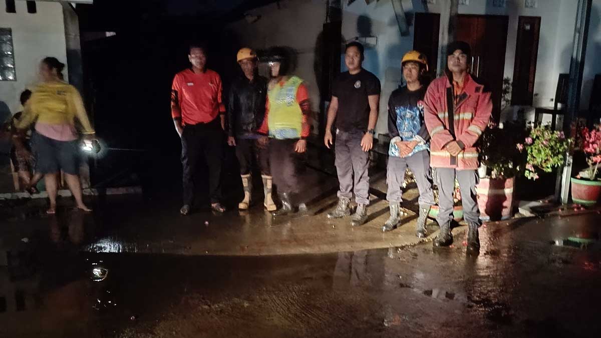 Diterjang Puting Beliung, 2 Rumah di Majasari Rusak Parah: BPBD dan Polisi Bergerak Cepat