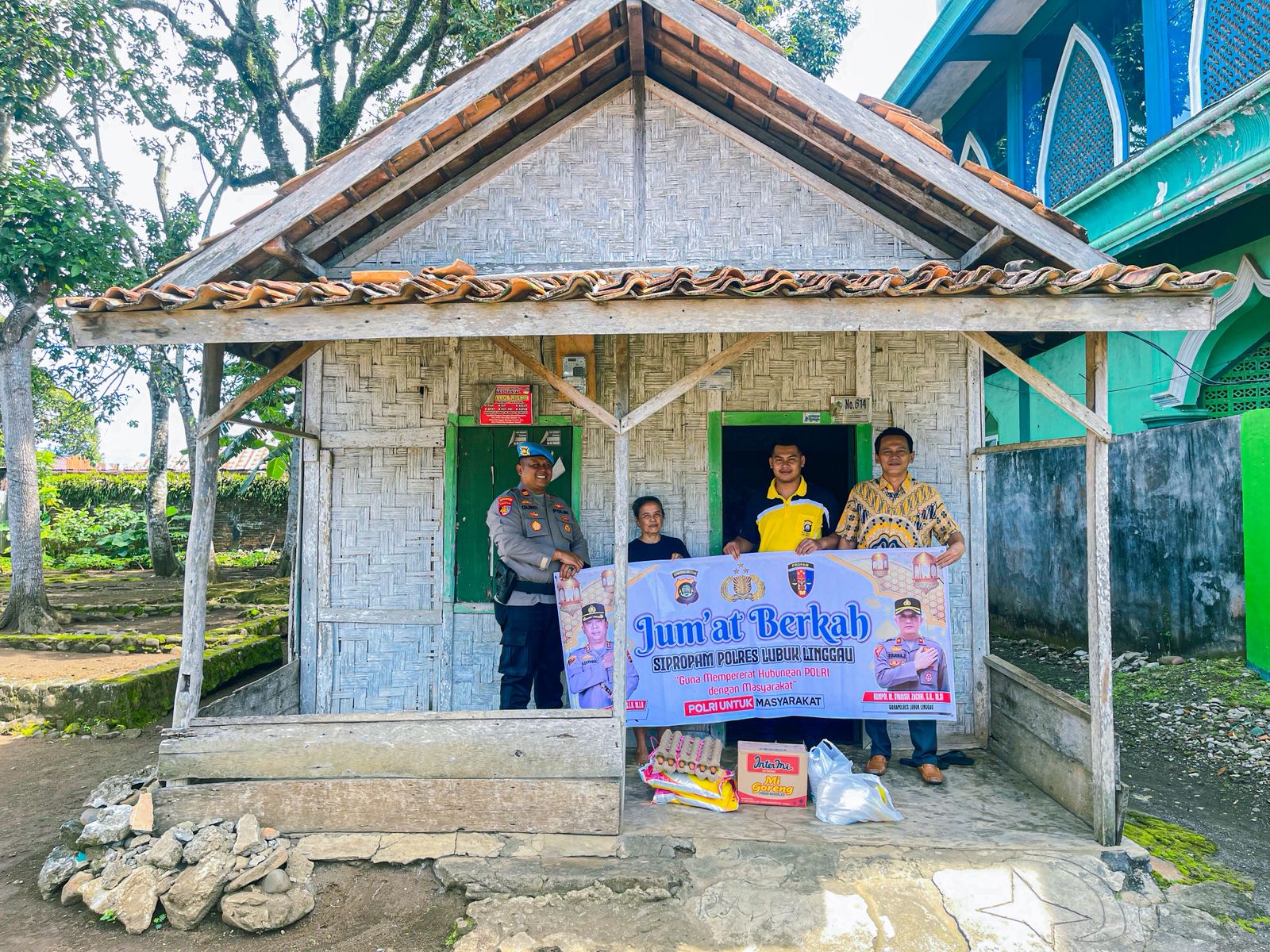 Lagi, Propam Polres Lubuk Linggau Gelar Jumat Berkah Bagi Warga Kurang Mampu