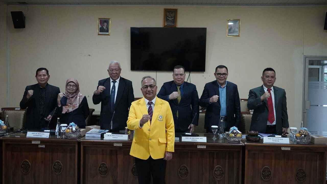 Sah Sandang Gelar Doktor Administrasi Publik, Disertasi Apriyadi Kupas Masalah Ini