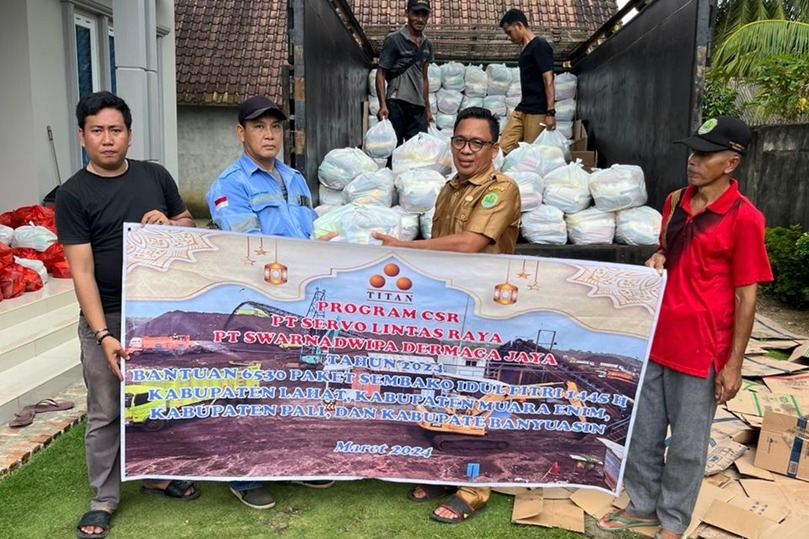 Jelang Lebaran, 2 Perusahaan Titan Group Bagikan 7.030 Paket Sembako Program CSR untuk 4 Kabupaten di Sumsel