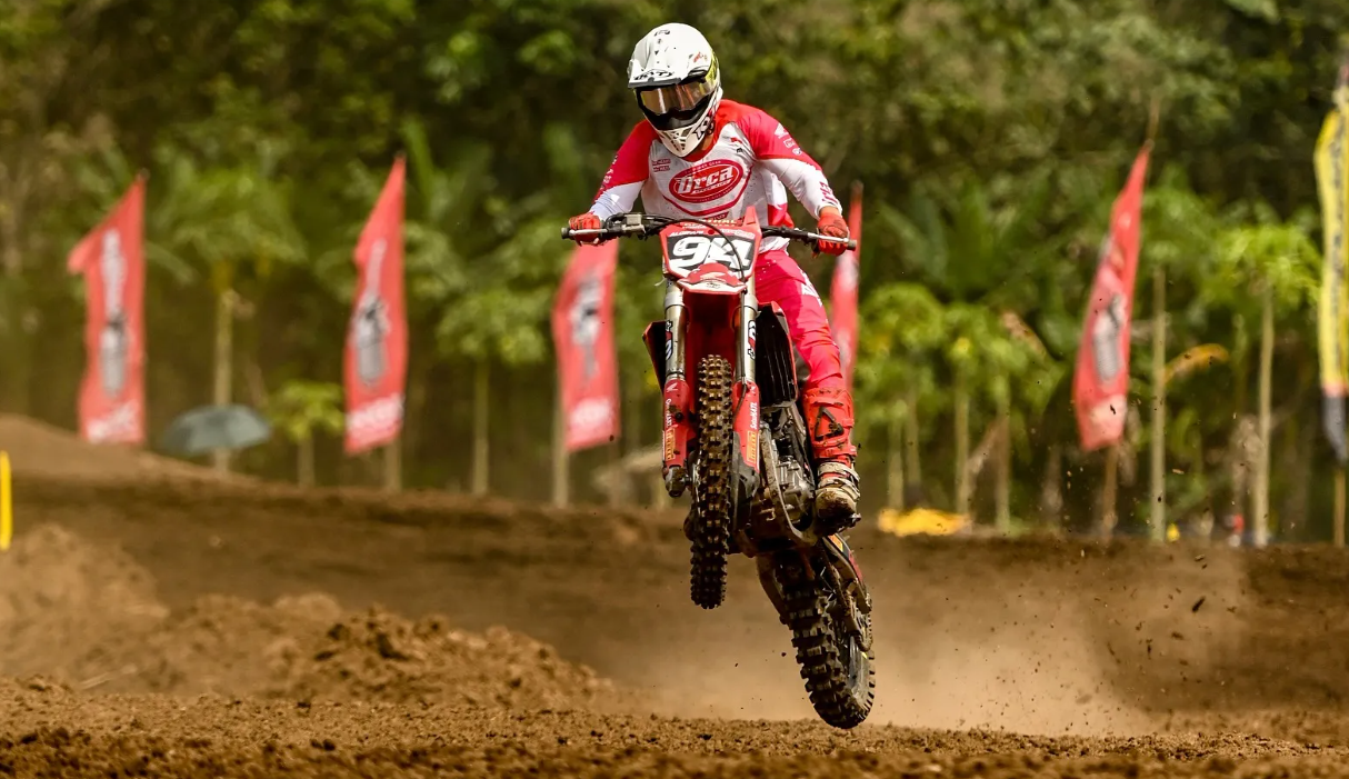 Double Podium, Arsenio dan CRF250R Melesat Kencang di Kejurnas Motocross Indonesia 2025