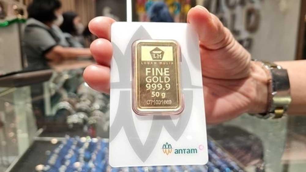 Jelang Akhir Pekan Harga Emas Antam Meroket, Hari Ini Tembus Rp1.371.000 per Gram