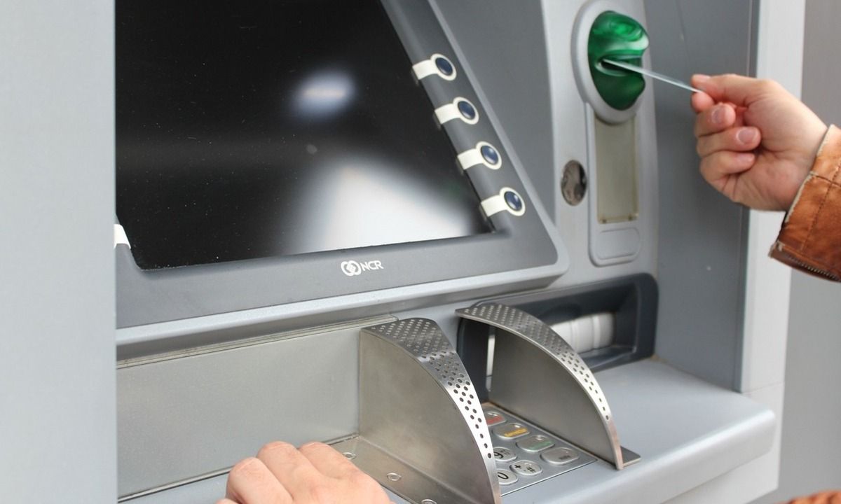 Jangan Panik Jika Kartu ATM Tertelan, Ini 5 Cara Mengeluarkan dengan Mudah