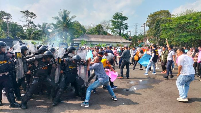 Demo di Kantor KPU Lubuklinggau Berujung 