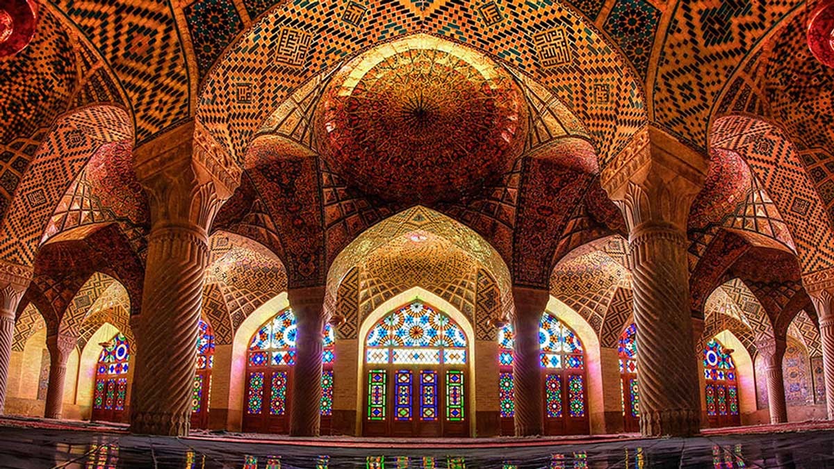Masjid Pink Kebanggaan Iran Ini Melegenda, Pancarkan Warna-warni yang Spektakuler!