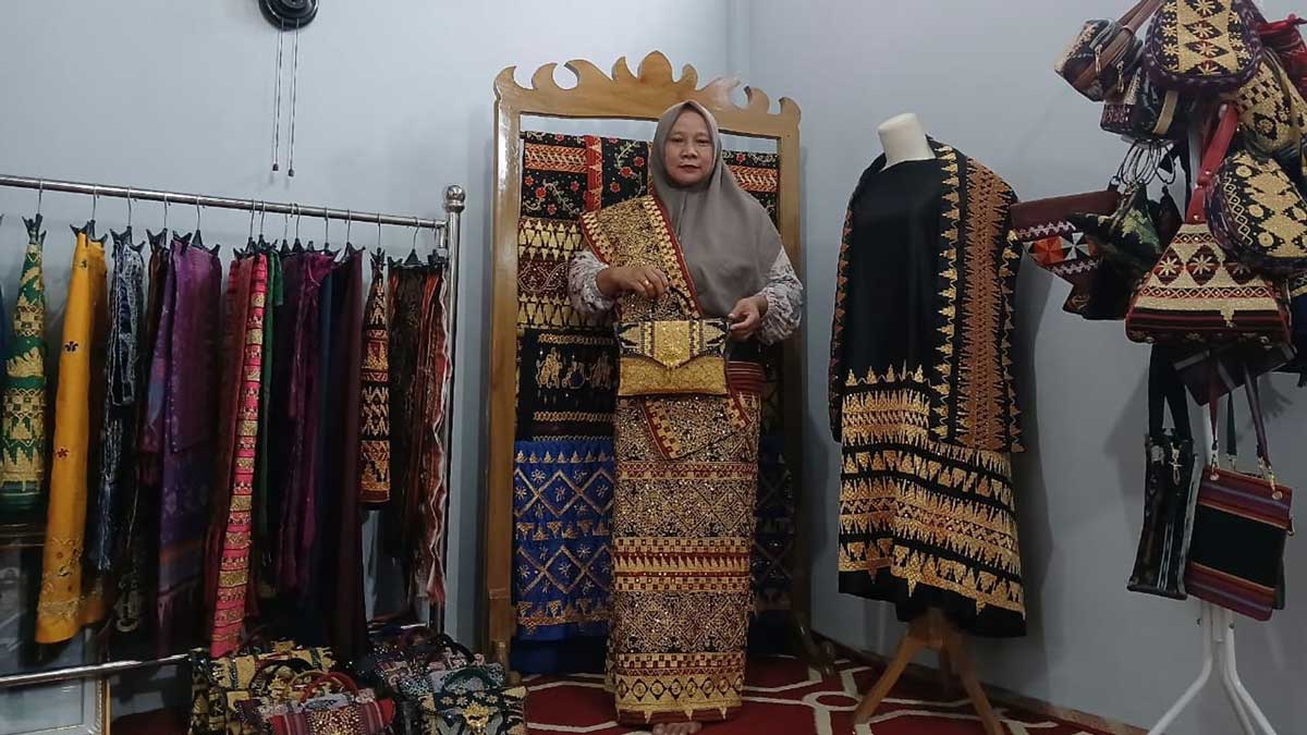 Dari Hobi Jadi Profesi, Tapis Pringsewu Bawa Tanti ke Panggung UMKM PTBA